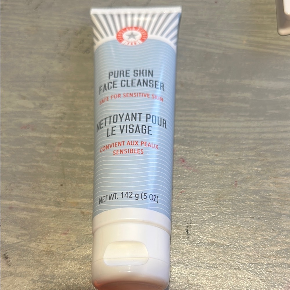 First Aid Beauty Pure Skin Face Cleanser - White and Blue